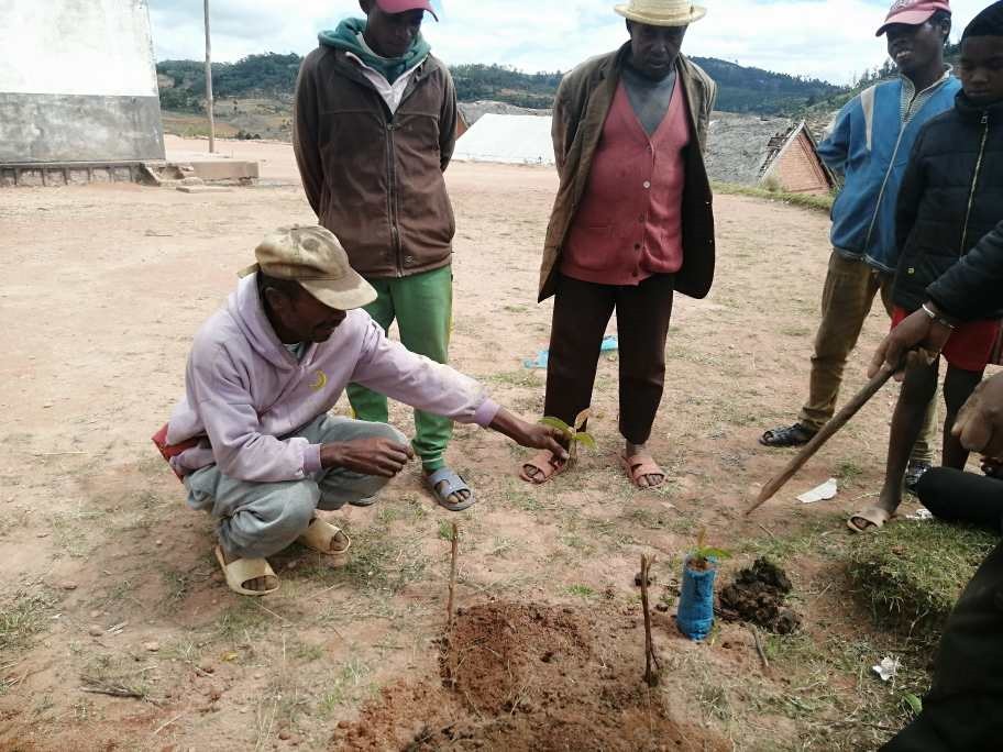 Experience Sharing on Nursery Establishment and Hole Digging among TERAKA Small Group Members